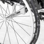 Αμαξίδιο αλουμινίου ελαφρού τύπου “LIGHT SPORT” της Vita Orthopaedics με πτυσσόμενη πλάτη και Quick Release τροχούς, σε γκρι απόχρωση