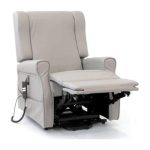 Ηλεκτρική πολυθρόνα ανύψωσης "MELIA" της Vita Orthopaedics αναπαυτική, με δύο μοτέρ, σε μπεζ χρώμα, για άνεση και ανεξαρτησία στο σπίτι ή τον επαγγελματικό χώρο