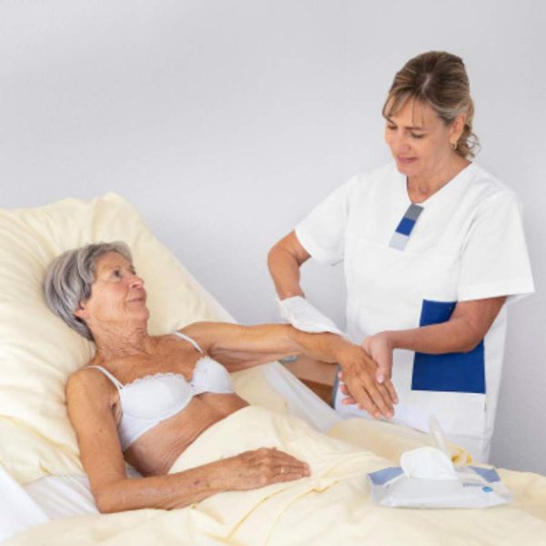 Γάντια καθαρισμού Hartmann MoliCare Skin – Συσκευασία 8 τεμαχίων για ολοκληρωμένο μπάνιο χωρίς νερό, ιδανικά για κλινήρεις ασθενείς και ώριμη επιδερμίδα.